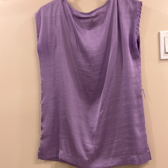 Light Purple Satin Flower Appliqué Sleeveless Top - Picture 4 of 4
